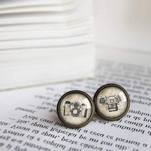 Load image into Gallery viewer, Camera Photography Stud Earrings - 11pixeli
