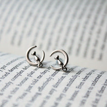 Load image into Gallery viewer, S925 Silver Cats on Moon Earrings - 11pixeli
