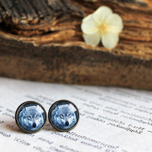 Load image into Gallery viewer, Wolf Earrings - 11pixeli
