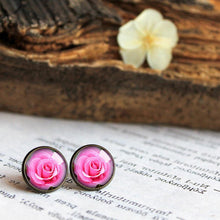 Load image into Gallery viewer, Pink rose Stud Earrings - 11pixeli
