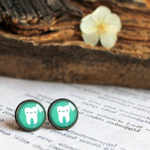 Load image into Gallery viewer, Tooth Stud Earrings - 11pixeli
