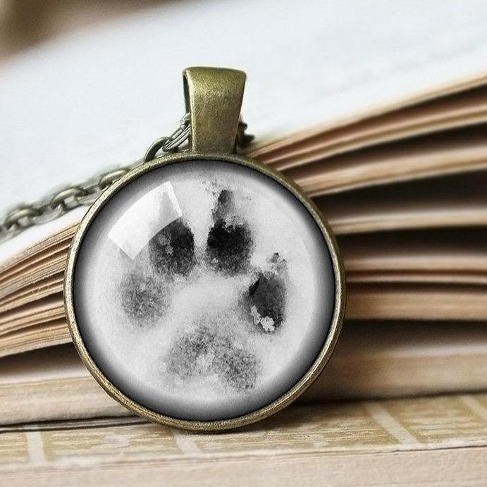 Snow Paw Necklace, Snow Paw Pendant, Wolf Pendant, Wildlife Amulet, Paw pendant, Wolf Necklace, Necklace for him, Men's necklace