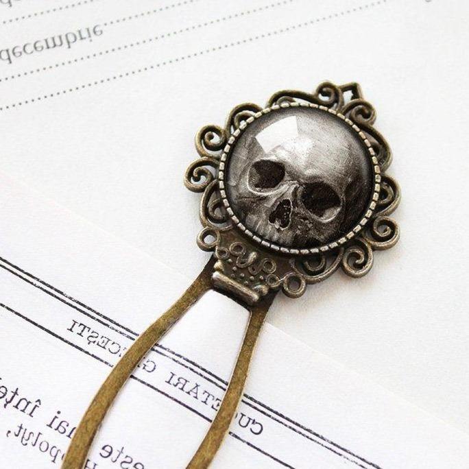 Memento Mori Skull Bookmark - 11pixeli