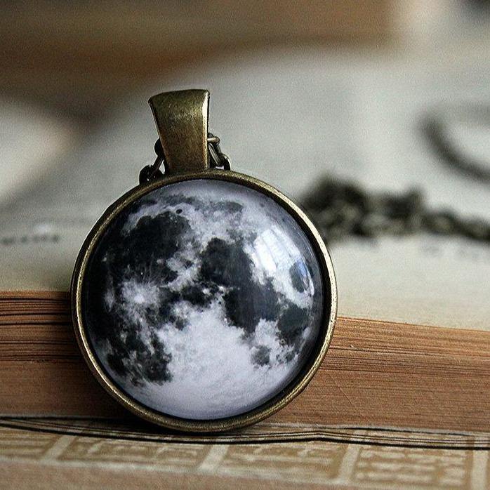 Full Moon necklace - Full Moon Pendant - Moon Jewelry - Planet necklace - Moon Phase - Wiccan Jewelry -  Wiccan Necklace