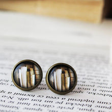 Load image into Gallery viewer, Vintage Books Earrings - 11pixeli
